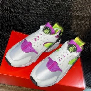 Limited edition, huaraches, never worn. Only accepting cash app for payment.